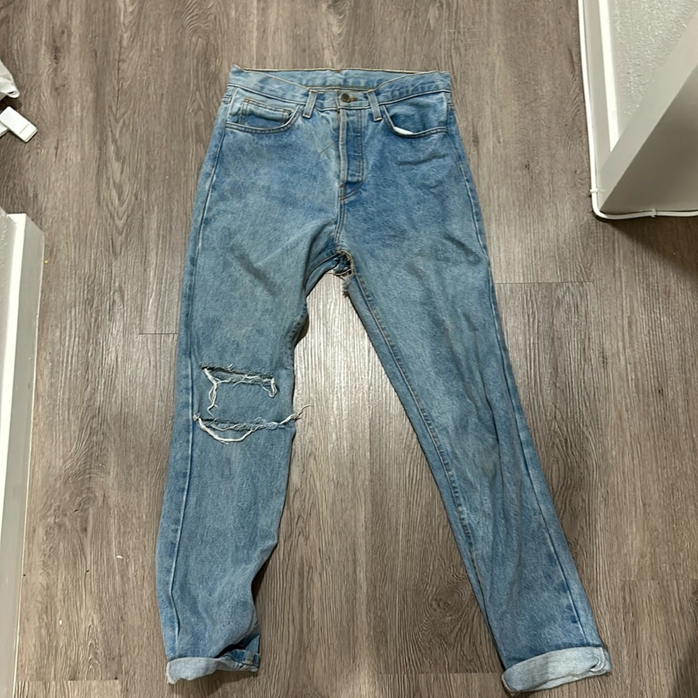Brandy Melville boyfriend Jeans with butt rip